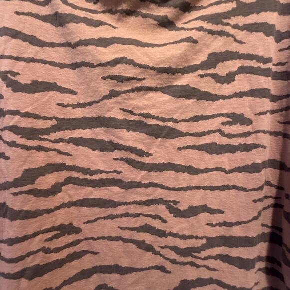 H&M Women’s Top Basic Short Sleeve Zebra Print Brown & Black High Low Hem Sz XL - Picture 5 of 7
